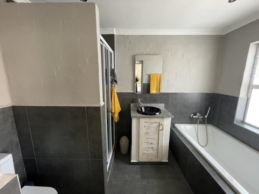 4 Bedroom Property for Sale in Golden Mile Western Cape